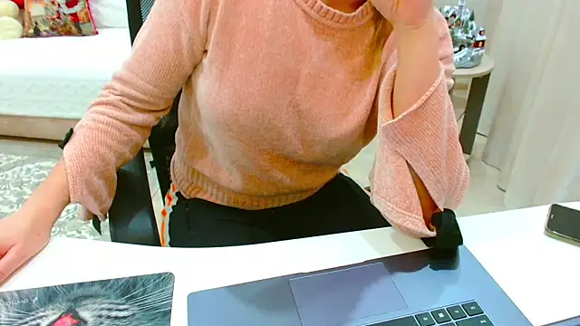 EveLove33 online show from February 2026 06:00:02 PM