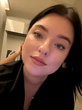 Angela Fosterr online show from November 2025 07:27:01 PM