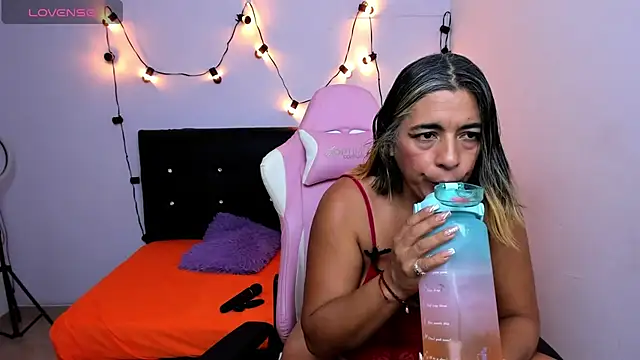 Snapshot of tammy_lynn69 chatting on January 2025 05:51:01 PM tammy lynn69 online show from January 2025 05:51:01 PM