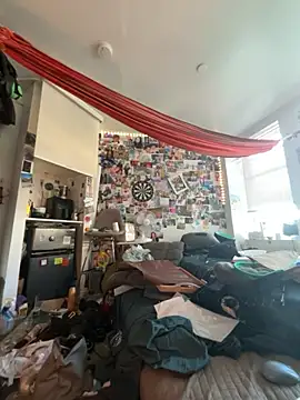 Snapshot of DownstairsSky chatting on October 2025 04:02:01 PM DownstairsSky online show from October 2025 04:02:01 PM