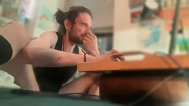 Snapshot of DownstairsSky chatting on October 2025 01:26:01 AM DownstairsSky online show from October 2025 01:26:01 AM