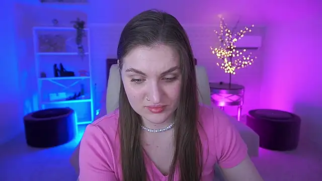 Snapshot of EmmyCharmm chatting on June 2026 06:06:01 AM EmmyCharmm online show from June 2026 06:06:01 AM