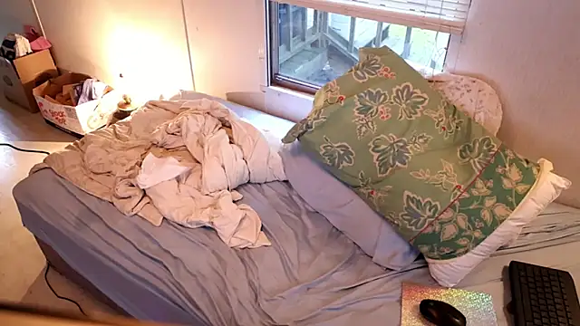 Snapshot of xxpixeyxx chatting on September 2025 01:12:01 PM xxpixeyxx online show from September 2025 01:12:01 PM