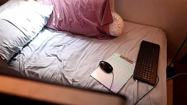 Snapshot of xxpixeyxx chatting on September 2025 06:22:02 PM xxpixeyxx online show from September 2025 06:22:02 PM