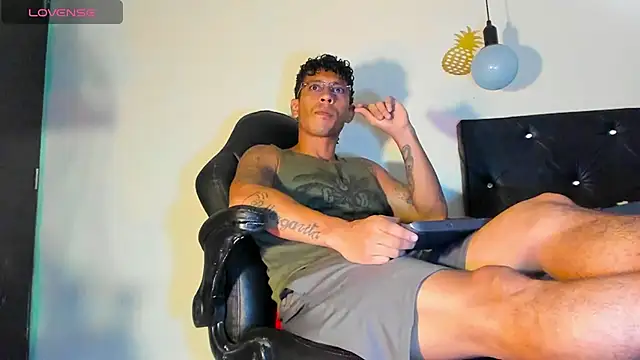 FuckHardlove online show from December 2024 05:25:01 PM