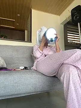 Snapshot of Ameellie chatting on January 2025 03:33:01 PM Ameellie online show from January 2025 03:33:01 PM