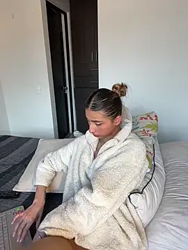 Snapshot of Ameellie chatting on February 2025 04:14:01 PM Ameellie online show from February 2025 04:14:01 PM