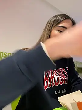 Snapshot of Ameellie chatting on March 2025 09:26:02 PM Ameellie online show from March 2025 09:26:02 PM