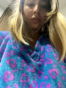 Snapshot of Ameellie chatting on September 2025 03:35:02 PM Ameellie online show from September 2025 03:35:02 PM