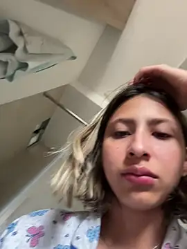 Ameellie online show from November 2025 04:06:02 PM