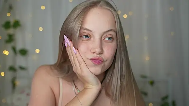 Snapshot of _Appr0ved_ chatting on December 2024 02:38:01 PM Appr0ved online show from December 2024 02:38:01 PM