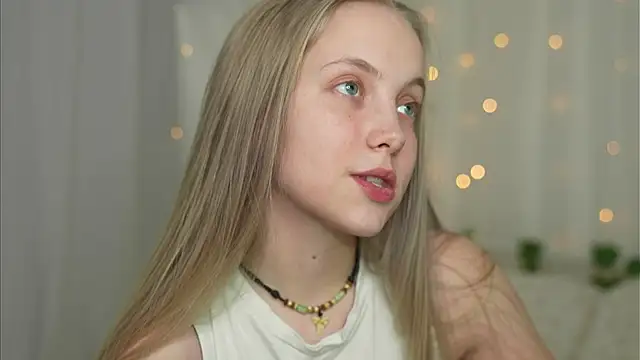 Snapshot of _Appr0ved_ chatting on March 2025 03:15:02 PM Appr0ved online show from March 2025 03:15:02 PM