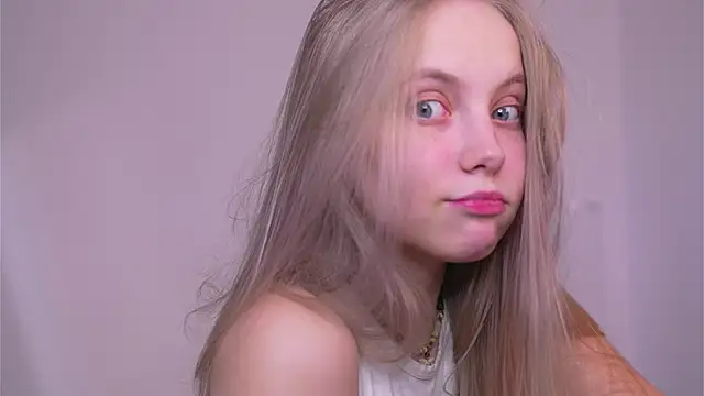 Snapshot of _Appr0ved_ chatting on March 2025 03:35:01 PM Appr0ved online show from March 2025 03:35:01 PM