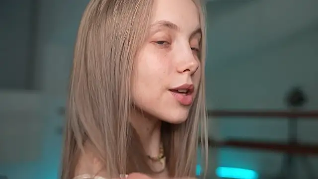 Snapshot of _Appr0ved_ chatting on March 2025 06:19:02 PM Appr0ved online show from March 2025 06:19:02 PM