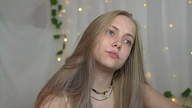 Snapshot of _Appr0ved_ chatting on September 2025 08:27:02 AM Appr0ved online show from September 2025 08:27:02 AM