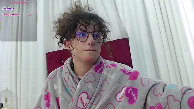 little  amy  online show from October 2025 07:45:01 PM