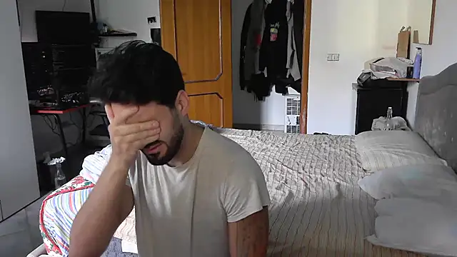 Snapshot of Alexox02 chatting on November 2025 12:33:01 PM Alexox02 online show from November 2025 12:33:01 PM