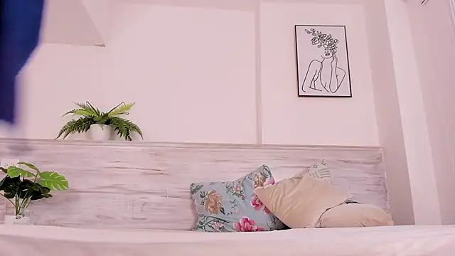 Alaia Ferrer  online show from January 2025 11:15:02 PM