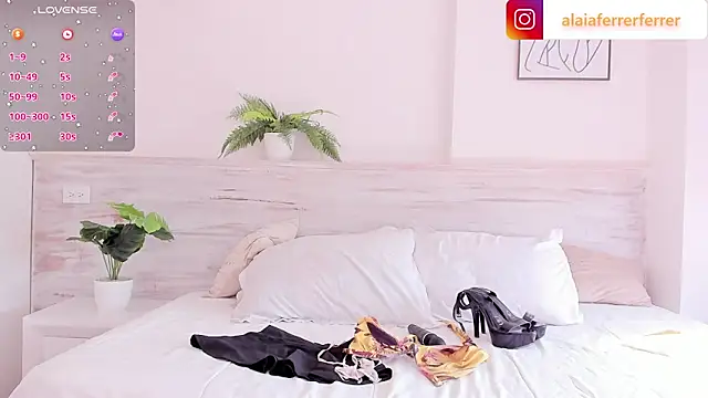 Alaia Ferrer  online show from January 2025 08:35:02 PM