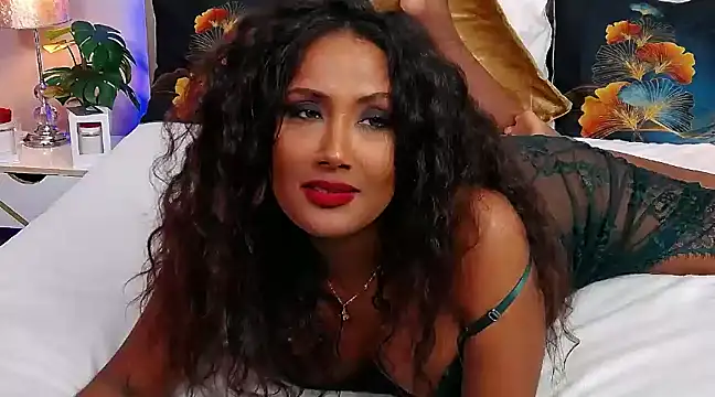 ShanialaFrancaise online show from December 2024 06:28:01 PM