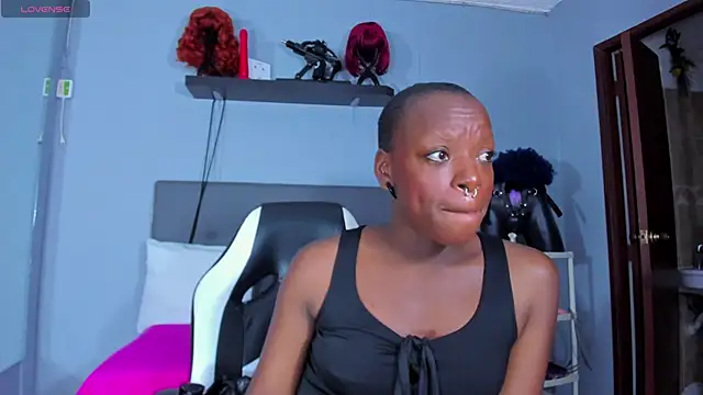 Coco Kiss online show from April 2026 07:03:02 PM