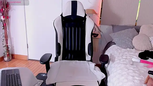 Jadeh Williams02 online show from November 2025 07:34:02 PM