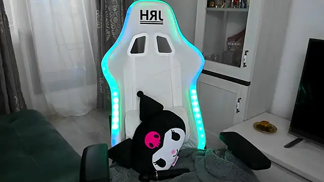 EveEvian online show from February 2025 02:45:02 PM