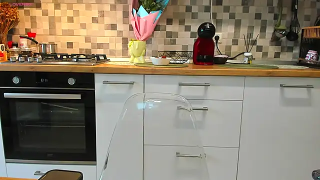 EveEvian online show from October 2025 08:12:02 AM