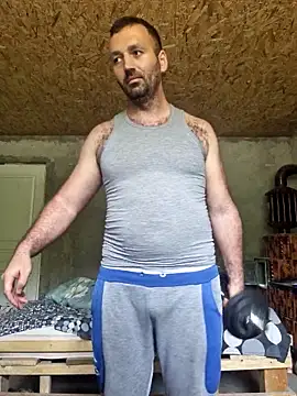 Snapshot of florin421 chatting on May 2026 01:50:02 PM florin421 online show from May 2026 01:50:02 PM