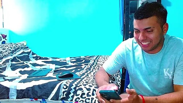 Snapshot of 2ScarletandRyan8 chatting on January 2025 08:02:02 PM 2ScarletandRyan8 online show from January 2025 08:02:02 PM