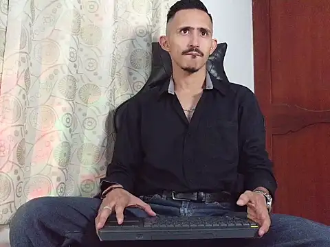 HomeAloneK online show from April 2026 07:47:01 PM