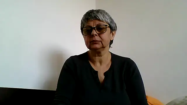 roseblak42 online show from April 2026 08:00:02 AM