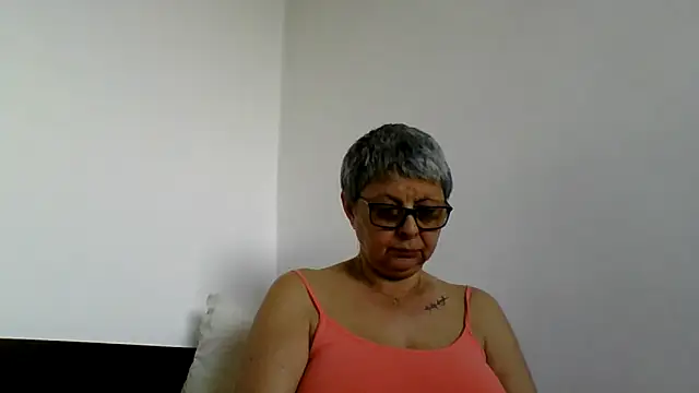 Snapshot of roseblak42 chatting on June 2026 01:01:01 PM roseblak42 online show from June 2026 01:01:01 PM