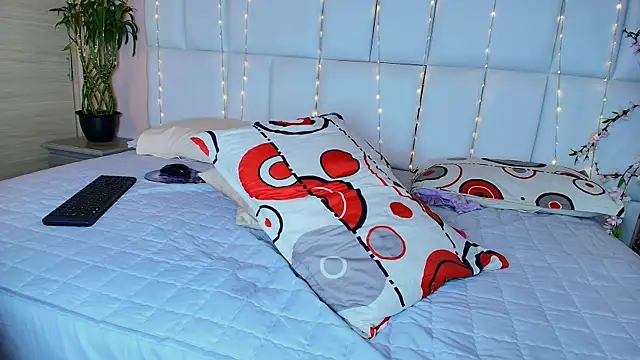 kiana cream online show from January 2025 05:53:01 PM