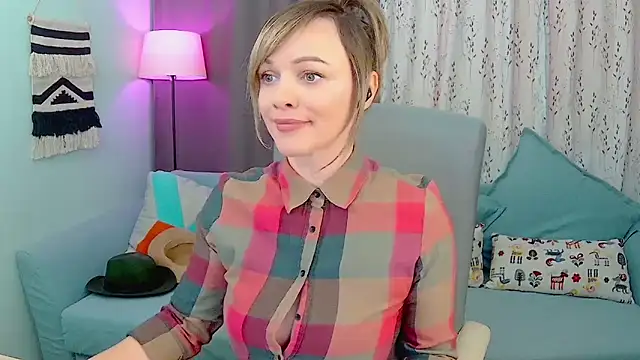 NandiSmile online show from November 2025 09:32:01 AM