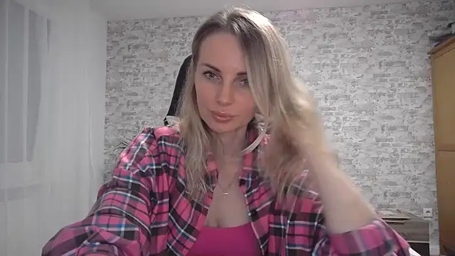 Snapshot of AlissonBia chatting on September 2025 08:42:01 PM AlissonBia online show from September 2025 08:42:01 PM
