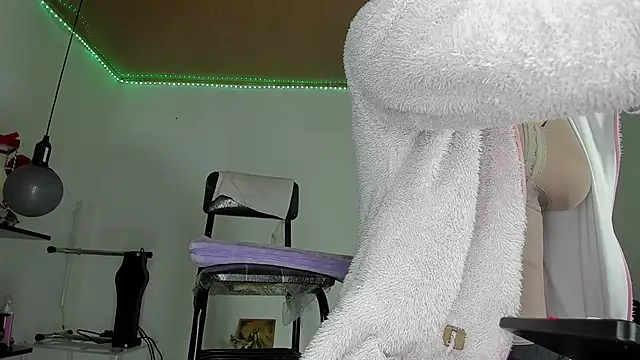 Snapshot of shannon_kane_ chatting on December 2024 12:45:02 PM shannon kane online show from December 2024 12:45:02 PM
