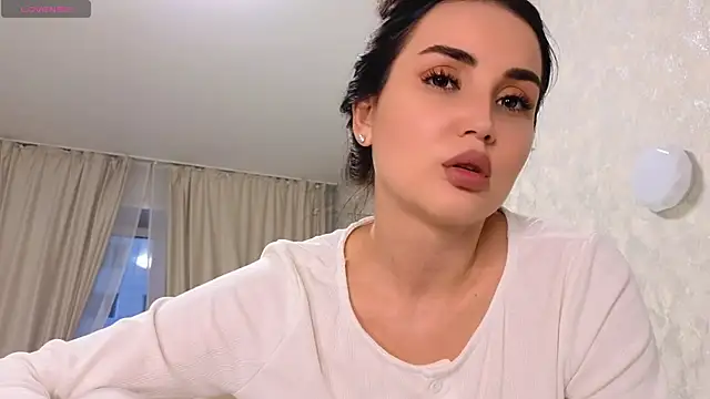 LaraSkinny online show from April 2026 01:20:02 PM