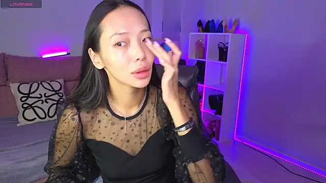 Snapshot of _MIURA_ chatting on October 2025 12:55:01 AM MIURA online show from October 2025 12:55:01 AM