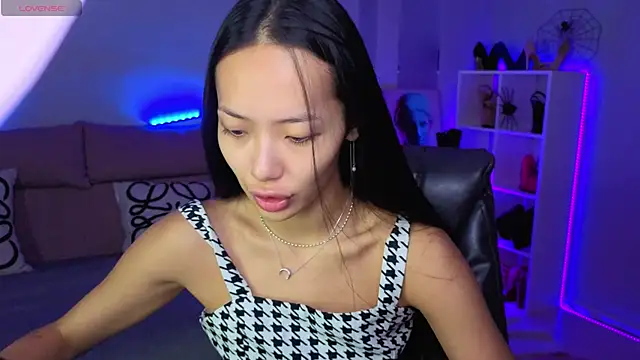 Snapshot of _MIURA_ chatting on October 2025 01:03:01 AM MIURA online show from October 2025 01:03:01 AM