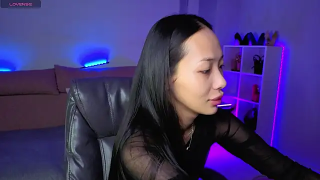 Snapshot of _MIURA_ chatting on November 2025 01:15:01 AM MIURA online show from November 2025 01:15:01 AM