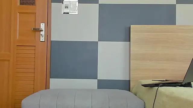 Kiera Thomas online show from April 2026 05:25:02 AM