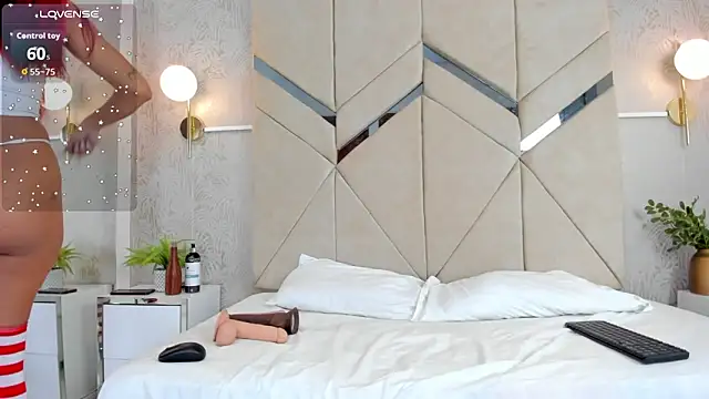 LiaVelez online show from October 2025 01:55:01 PM