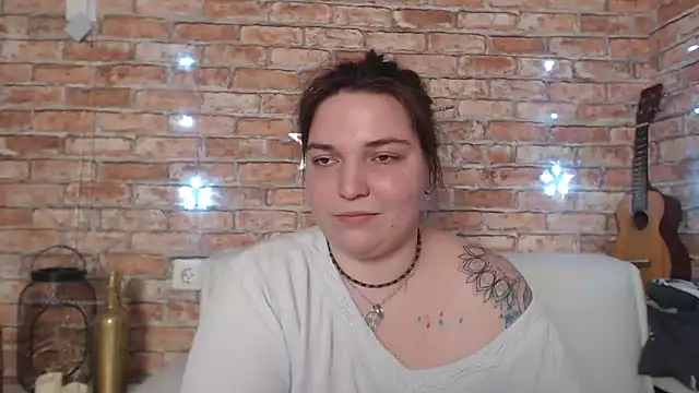 Amelia Kiss  online show from December 2024 07:01:01 AM