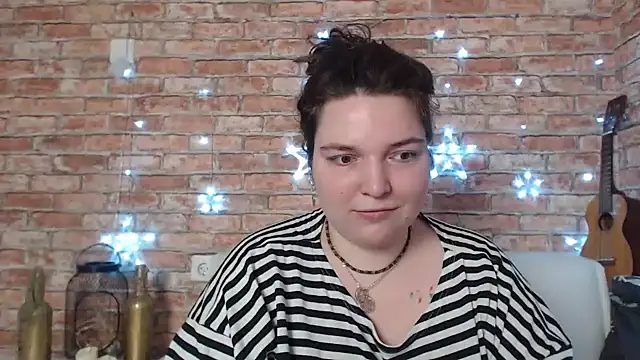 Amelia Kiss  online show from December 2024 12:42:02 AM