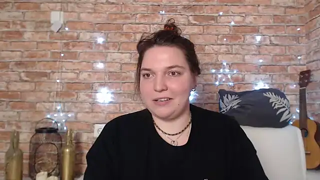 Amelia Kiss  online show from December 2024 07:00:01 AM