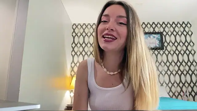 Snapshot of SirenaBelle chatting on February 2025 01:33:01 AM SirenaBelle online show from February 2025 01:33:01 AM