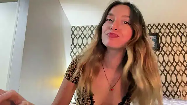 Snapshot of SirenaBelle chatting on February 2025 12:24:01 PM SirenaBelle online show from February 2025 12:24:01 PM
