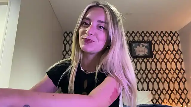 Snapshot of SirenaBelle chatting on March 2025 10:26:01 AM SirenaBelle online show from March 2025 10:26:01 AM