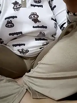 Bombamom online show from April 2026 06:38:02 PM